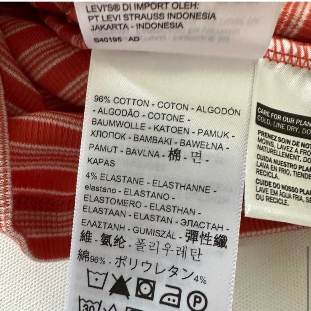 🆕️ Levi’s Ribbed Buttoned T-Shirt. - Picture 6 of 8